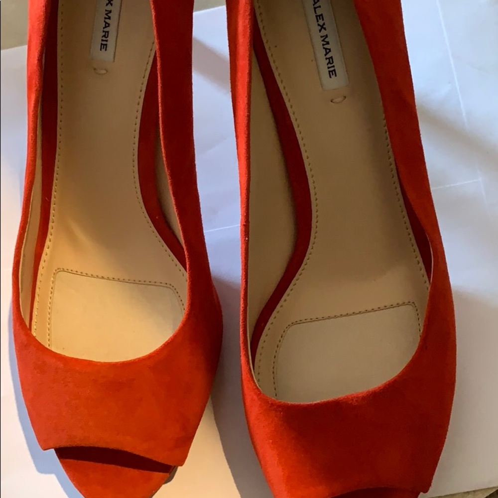 Shoe - Picture 2 of 4